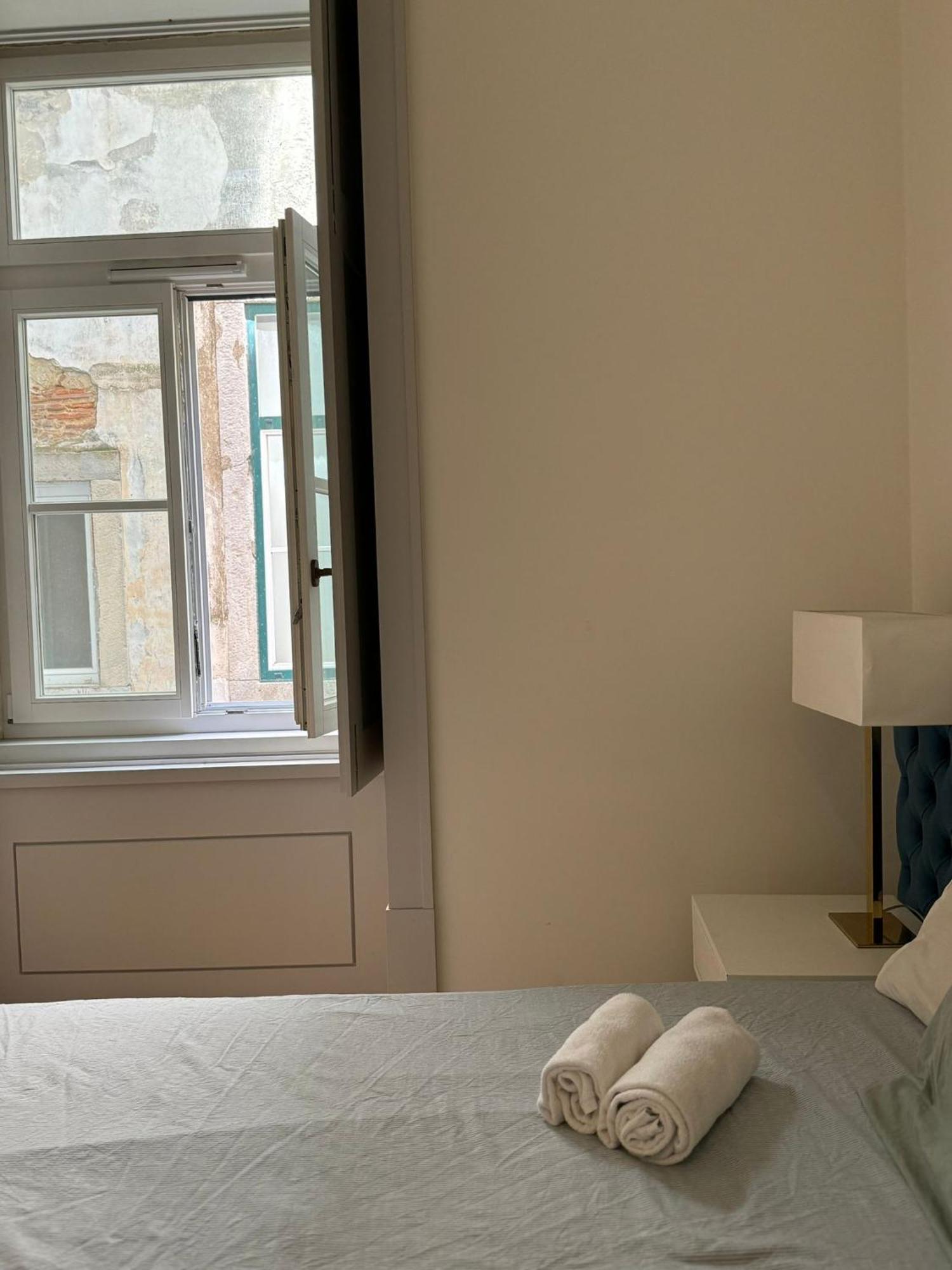 Double Room With Private Wc In Shared House In Downtown Lisbon Exterior photo