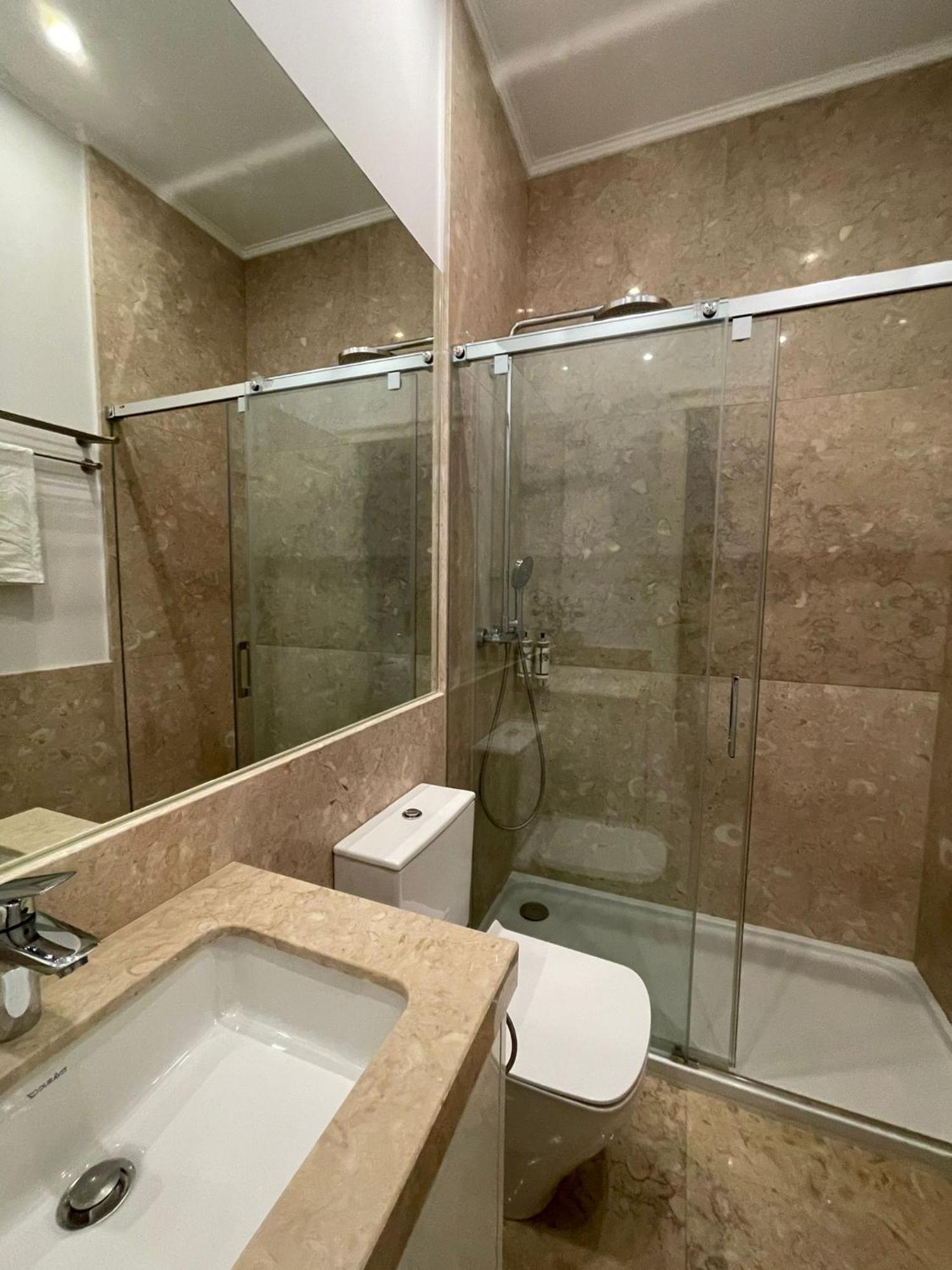 Double Room With Private Wc In Shared House In Downtown Lisbon Exterior photo